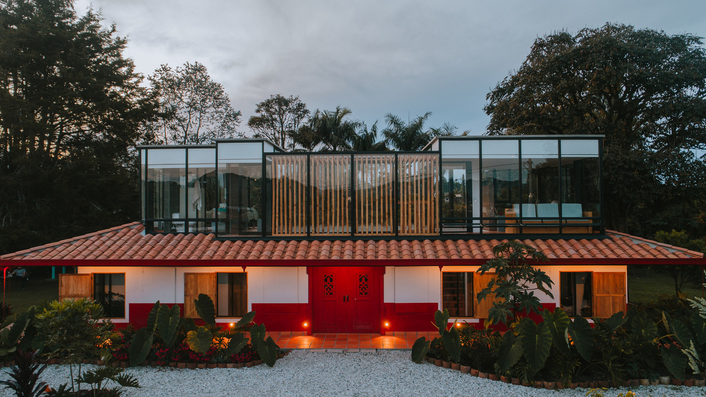 Tiền đề chính của dự án là bảo tồn ngôi nhà cũ, nơi đã gắn bó với biết bao kỷ niệm của chủ nhân. Thay vì chạy theo xu hướng trước làn sóng đô thị hoá và các công trình hiện đại xa hoa đang bùng nổ ở Llano Grande, dự án tìm cách bảo tồn được nguyên vẹn những giá trị cổ xưa bằng cách tái định nghĩa công năng cho ngôi nhà. Tiền đề chính của dự án là bảo tồn ngôi nhà cũ, nơi đã gắn bó với biết bao kỷ niệm của chủ nhân. Thay vì chạy theo xu hướng trước làn sóng đô thị hoá và các công trình hiện đại xa hoa đang bùng nổ ở Llano Grande, dự án tìm cách bảo tồn được nguyên vẹn những giá trị cổ xưa bằng cách tái định nghĩa công năng cho ngôi nhà.