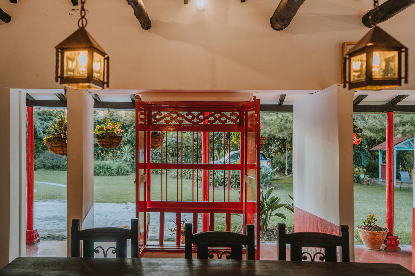 Ngôi nhà vẫn giữ được những nét xưa cũ theo mong muốn của gia chủ. Ngôi nhà vẫn giữ được những nét xưa cũ theo mong muốn của gia chủ.