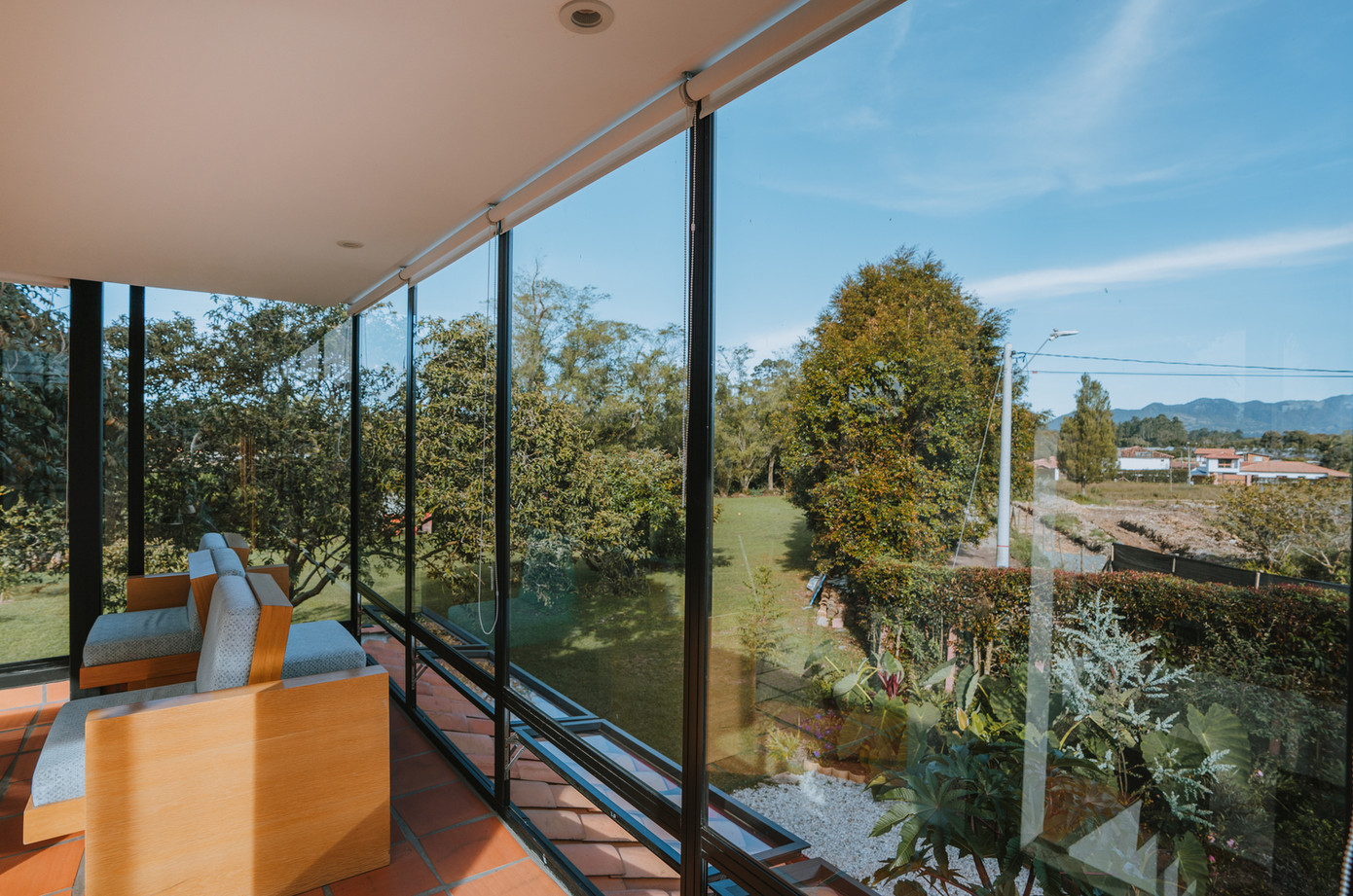 Khối nhà mới chứa phòng ngủ, phòng tắm và khu vực học tập cho gia đình. Khối nhà mới chứa phòng ngủ, phòng tắm và khu vực học tập cho gia đình.