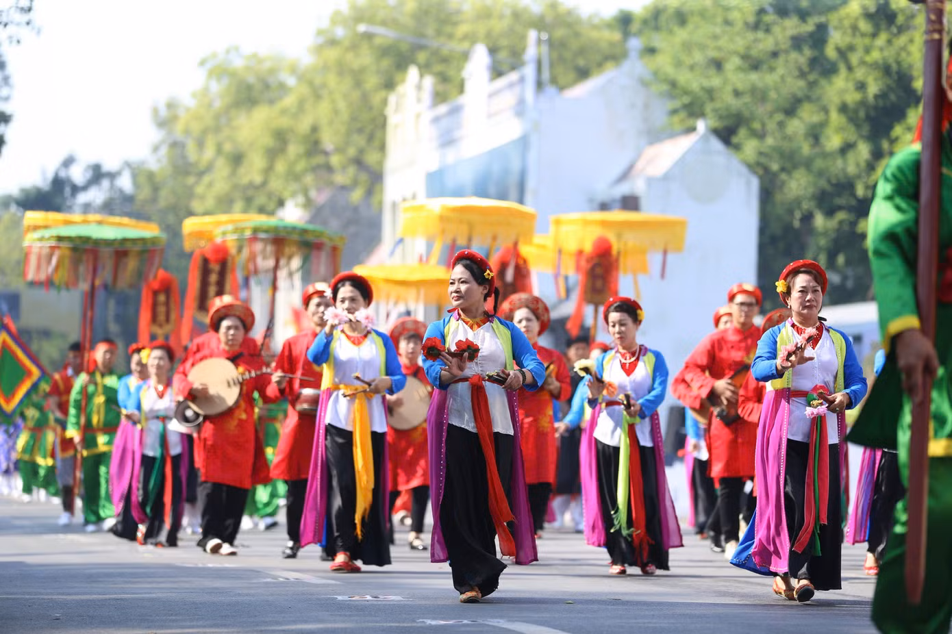 Các màn diễu hành, trình diễn các loại hình văn hóa nghệ thuật dân gian, bao gồm nhiều di sản văn hóa phi vật thể được UNESCO và quốc gia công nhận, cùng những nét đẹp văn hóa truyền thống đặc sắc, lâu đời của Thủ đô.