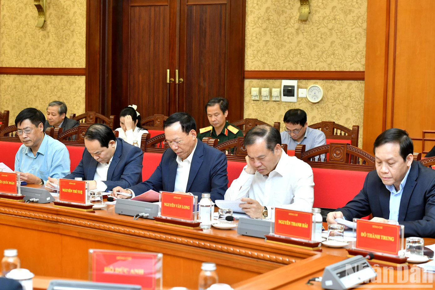 Các đại biểu tham dự cuộc họp.