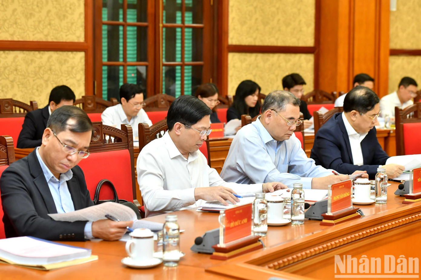 Các đại biểu tham dự cuộc họp.