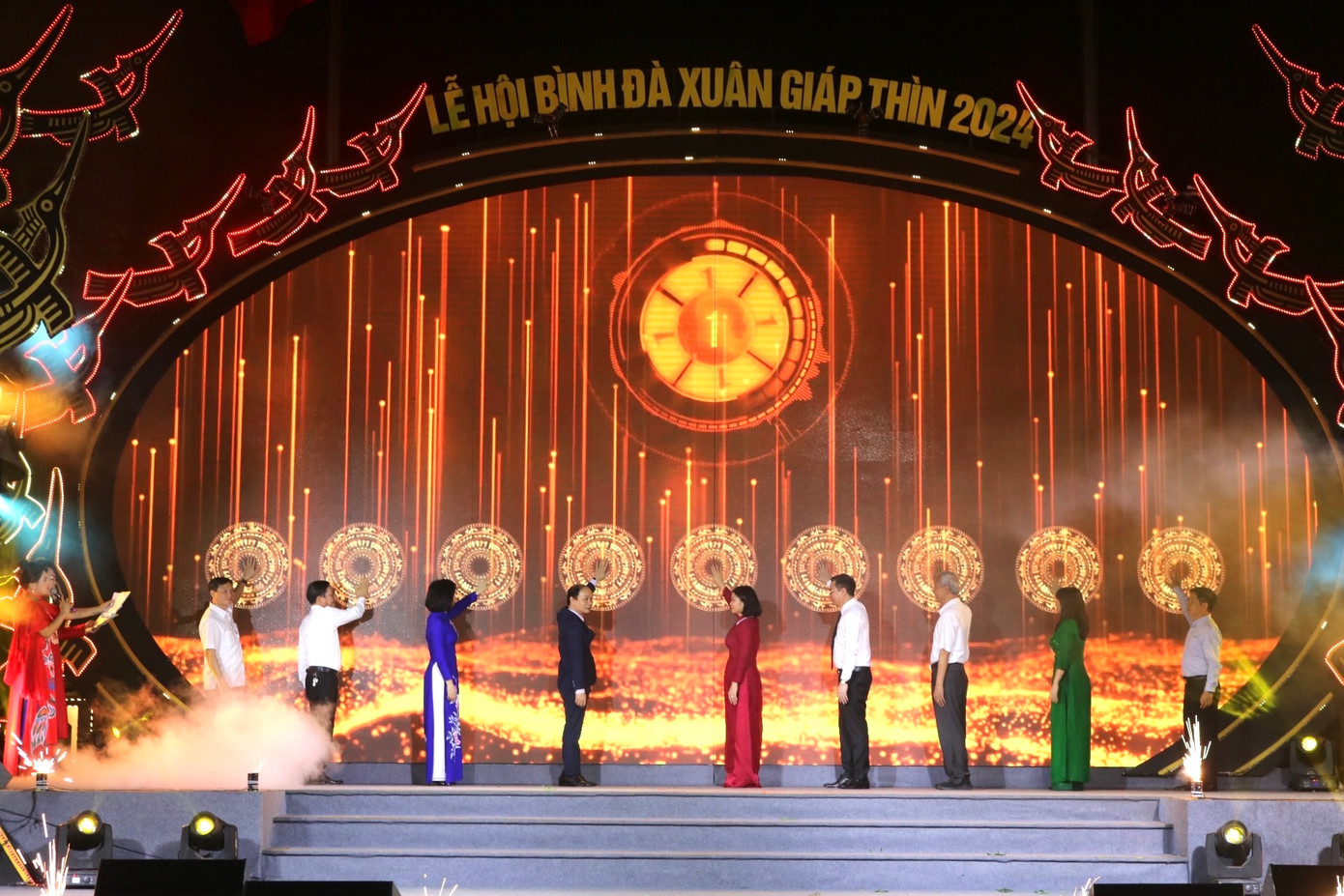 Các đại biểu tham dự chương trình chạm nút công bố tuyến du lịch Con đường di sản Nam Thăng Long. Các đại biểu tham dự chương trình chạm nút công bố tuyến du lịch Con đường di sản Nam Thăng Long.