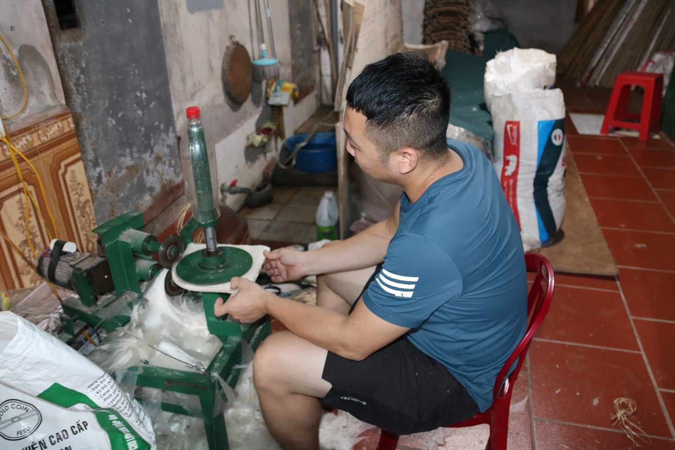 Bánh đa nem làng Chều sau khi hoàn thiện mềm, dẻo, có vị ngọt của gạo pha lẫn chút mặn nhẹ của muối.