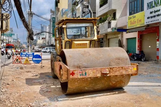 Metro số 2 có tổng mức đầu tư gần 47.900 tỉ đồng, trong đó 9,2 km đi ngầm, phần còn lại gồm đoạn trên cao và đường dẫn vào depot.