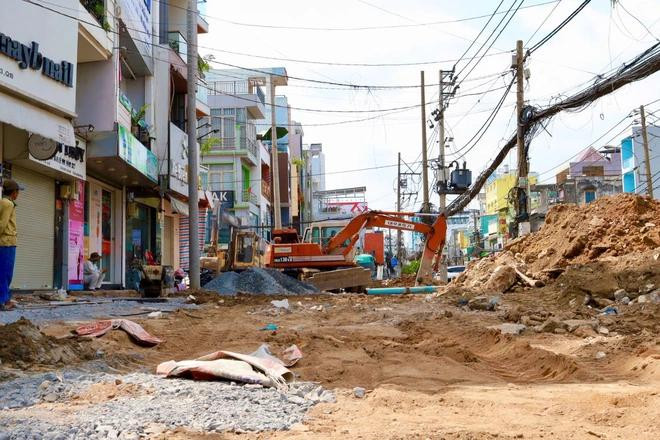 Metro số 2 có tổng mức đầu tư gần 47.900 tỉ đồng, trong đó 9,2 km đi ngầm, phần còn lại gồm đoạn trên cao và đường dẫn vào depot.