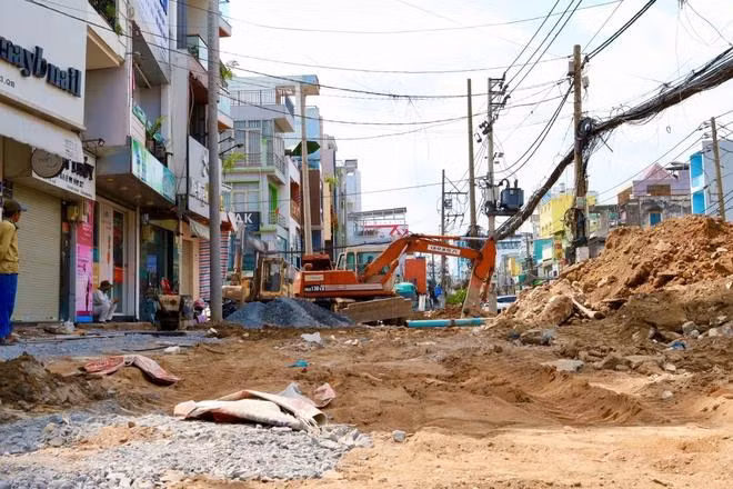 Metro số 2 có tổng mức đầu tư gần 47.900 tỉ đồng, trong đó 9,2 km đi ngầm, phần còn lại gồm đoạn trên cao và đường dẫn vào depot.