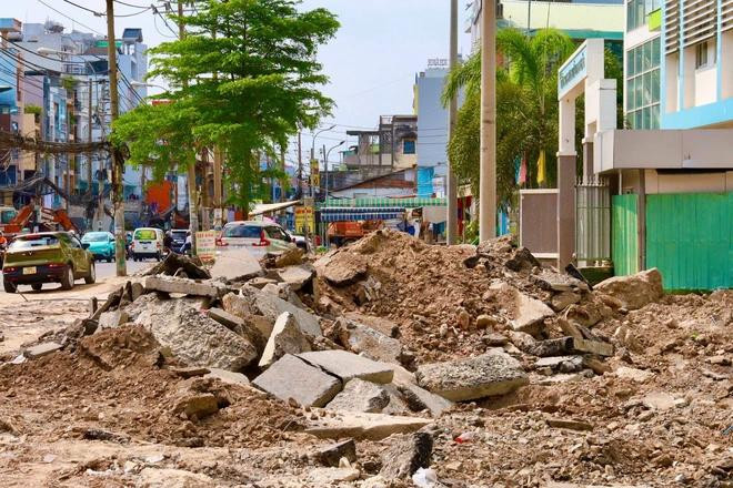 Đường Cách Mạng Tháng 8, quận 3 đang được dọn sạch mặt bằng để chuẩn bị khởi công.