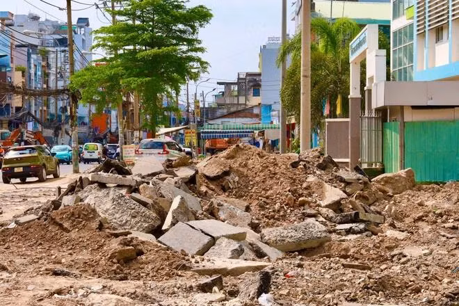 Đường Cách Mạng Tháng 8, quận 3 đang được dọn sạch mặt bằng để chuẩn bị khởi công.
