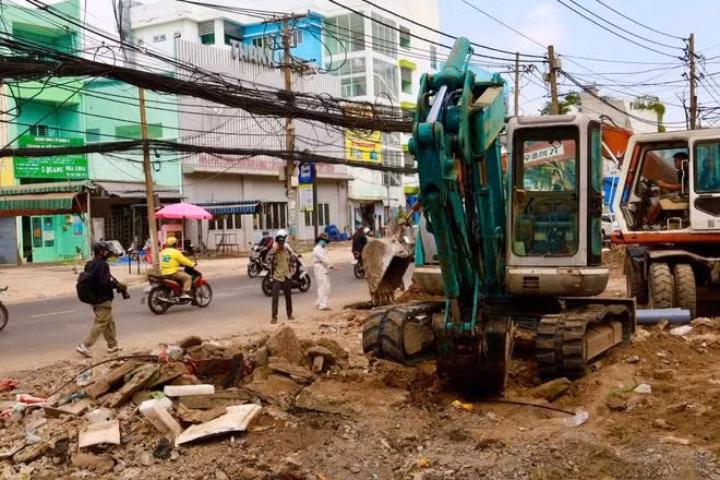 Đường Cách Mạng Tháng 8, quận 3 đang được dọn sạch mặt bằng để chuẩn bị khởi công.