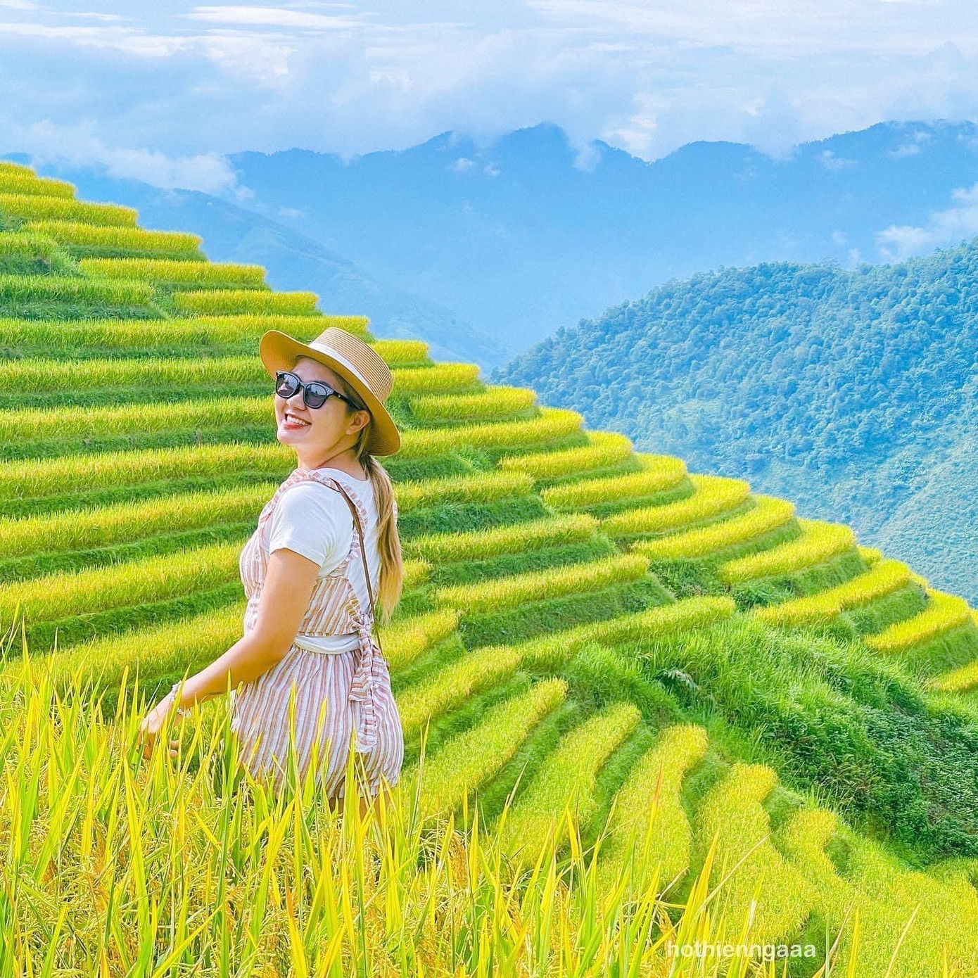 Các bạn trẻ thich thú tìm đến Nậm Cang để thưởng thức mùa vàng nơi đây. Các bạn trẻ thich thú tìm đến Nậm Cang để thưởng thức mùa vàng nơi đây.