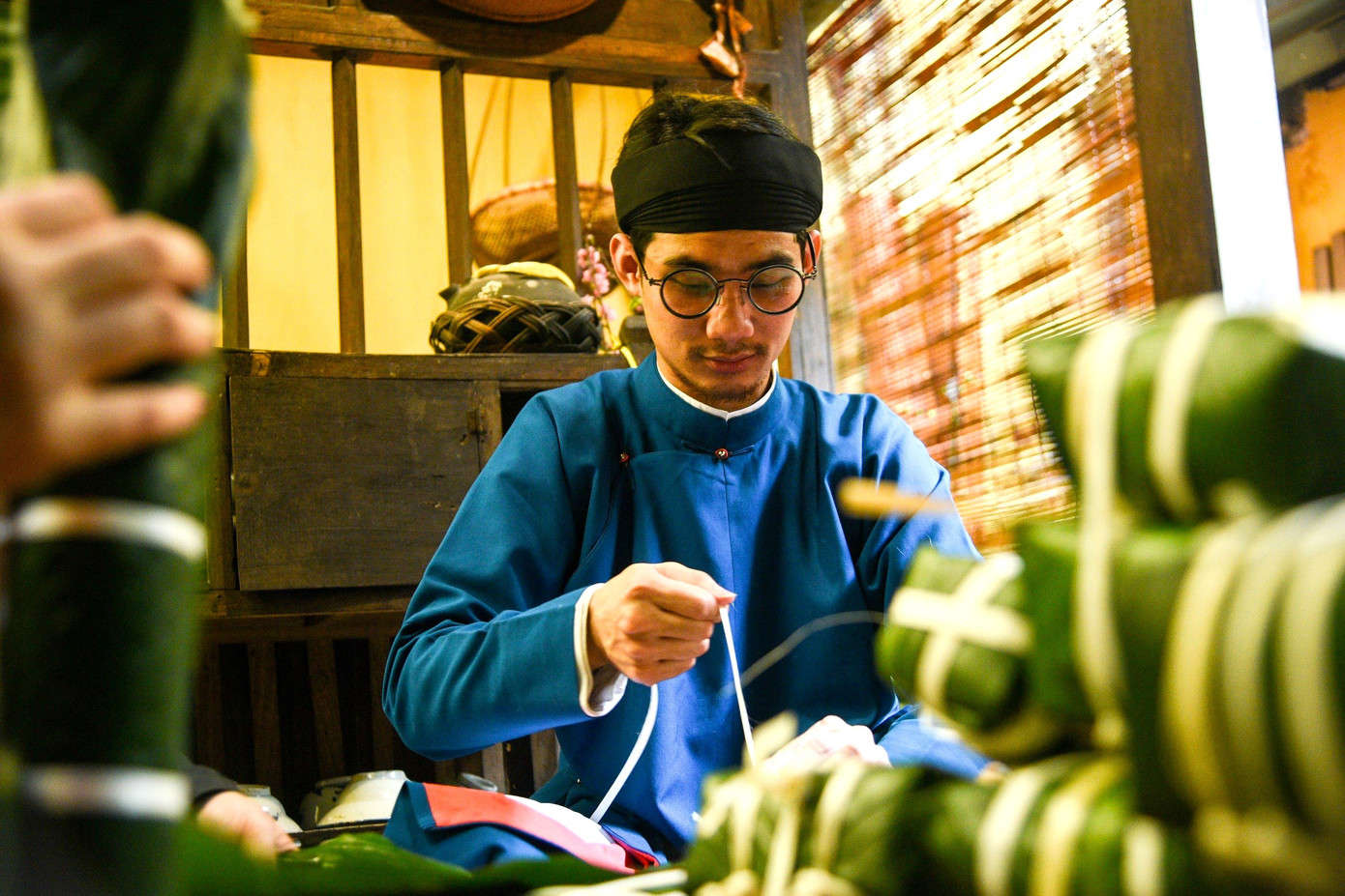 Qua thời gian, không ít phong tục ngày Tết phần nào mai một nhưng gói bánh chưng luôn là nét văn hóa truyền thống được các gia đình duy trì đều đặn hàng năm.