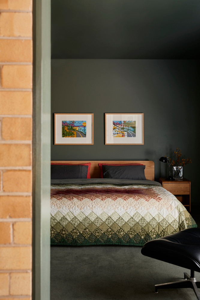 Ngôi nhà có 3 phòng ngủ để những dịp con cái về thăm bố mẹ sẽ có nơi để ở.