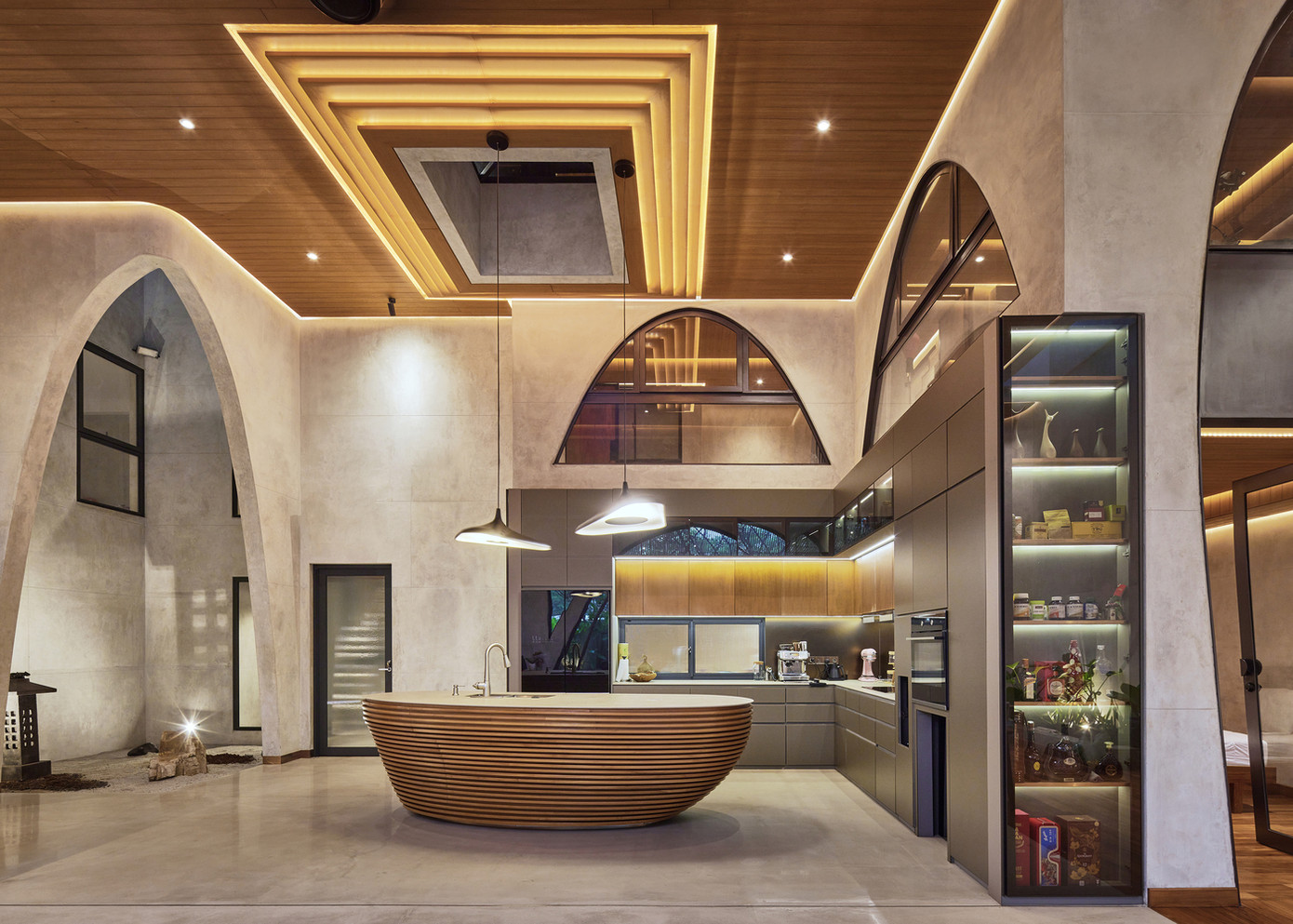 Không gian bếp được thiết kế kết hợp những đường cong mềm mại giúp cho không gian bếp trở nên hấp dẫn. Không gian bếp được thiết kế kết hợp những đường cong mềm mại giúp cho không gian bếp trở nên hấp dẫn.