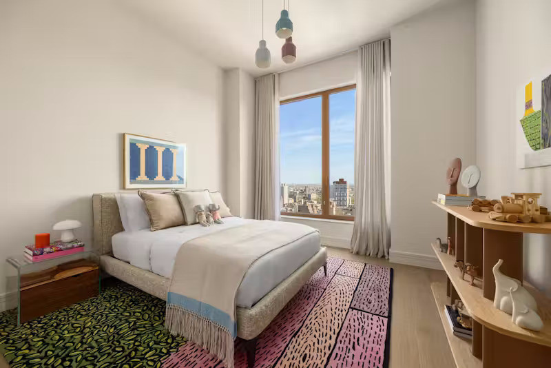 Phòng ngủ chính là nơi nghỉ ngơi thư giãn lý tưởng với phòng tắm riêng biệt.