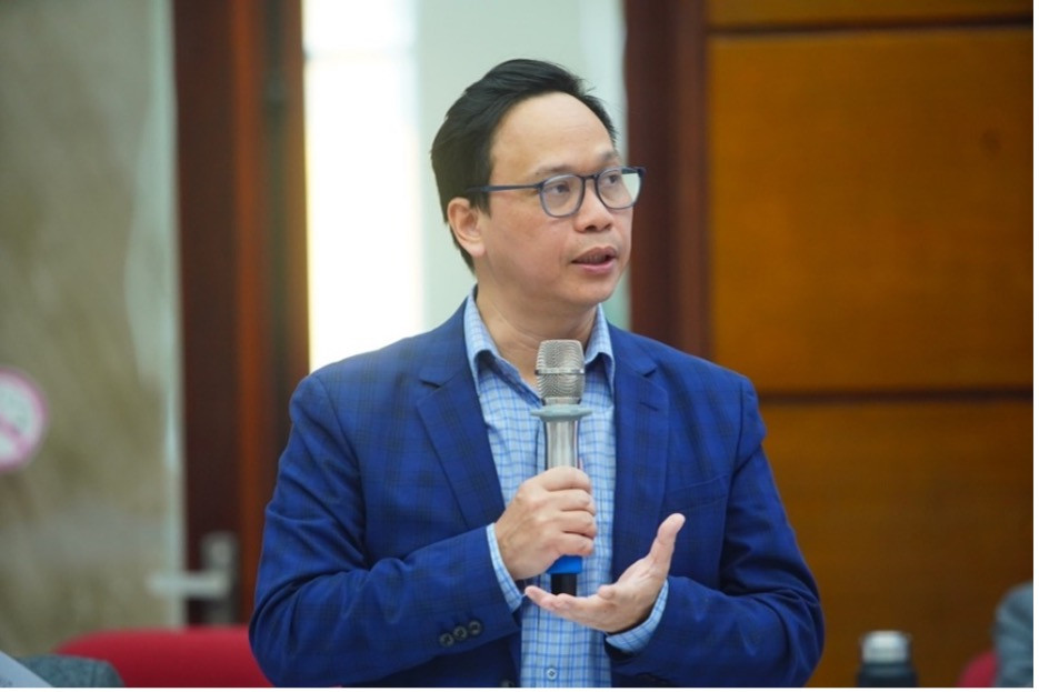 Ông Nguyễn Quốc Việt, nguyên Phó Viện trưởng, Viện Nghiên cứu Kinh tế và Chính sách (VERP) trình bày tại toạ đàm. Ông Nguyễn Quốc Việt, nguyên Phó Viện trưởng, Viện Nghiên cứu Kinh tế và Chính sách (VERP) trình bày tại toạ đàm.