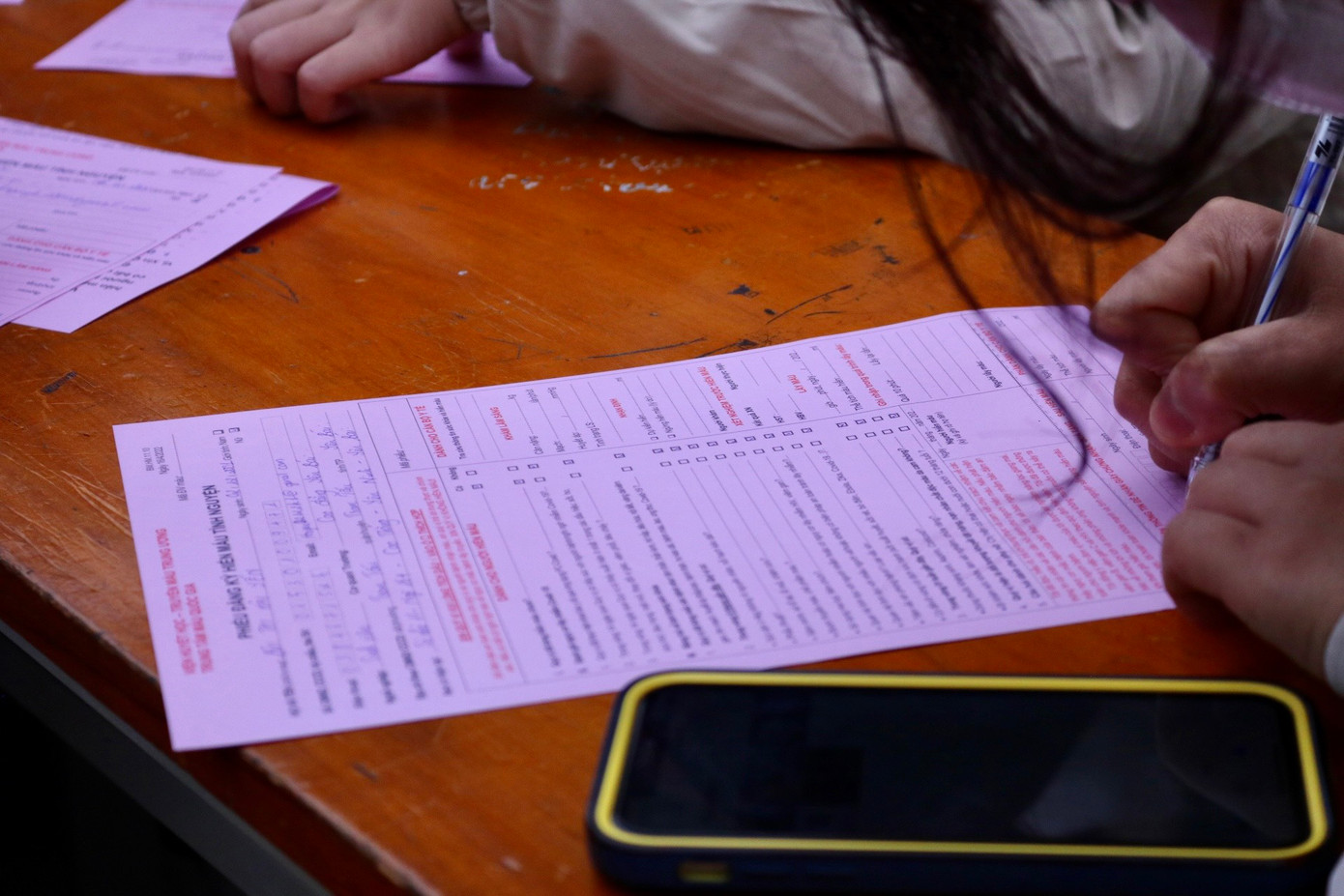 Dù thời tiết đang vào đợt rét đậm, rét hại nhưng từ sáng sớm đã có hàng trăm bạn trẻ đến đăng ký hiến máu và lan tỏa thông điệp Chủ Nhật Đỏ lần thứ XVI năm 2024.