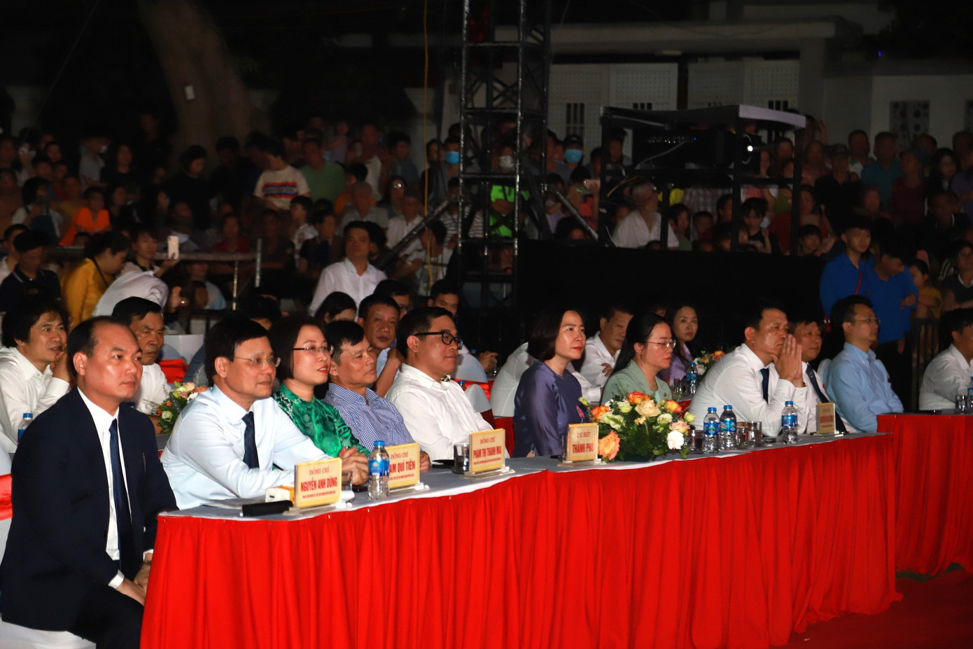 Đoàn đại biểu tham dự lễ kỷ niệm. Đoàn đại biểu tham dự lễ kỷ niệm.