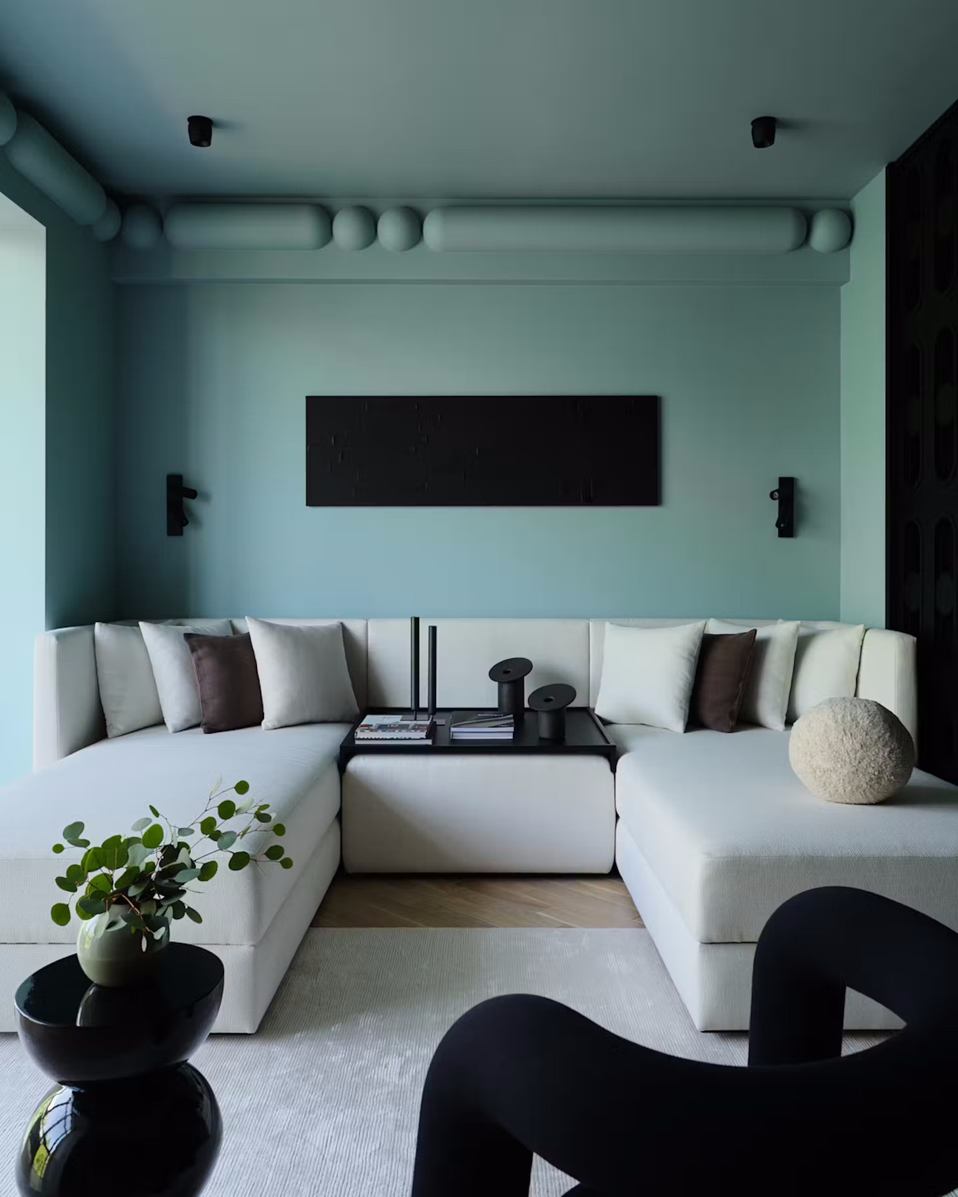 Từ hiện trạng bàn giao thô của chủ đầu tư, không gian được "lột xác" thành nơi ở tinh tế, đậm dấu ấn cá nhân.