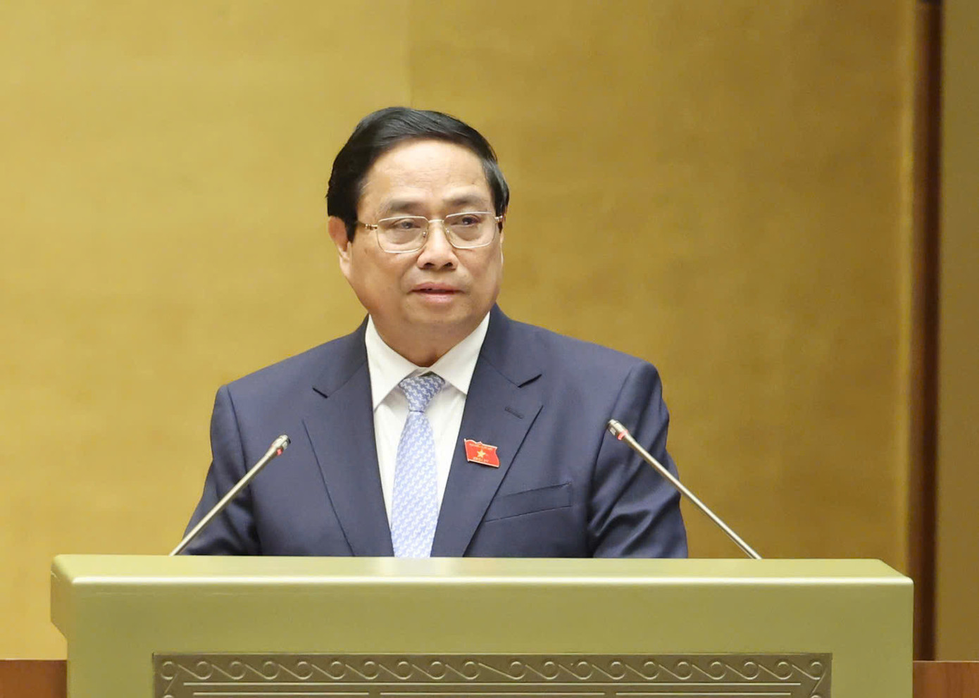 Thủ tướng Phạm Minh Chính báo cáo trước Quốc hội sáng nay (5/5).