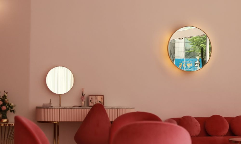 Color drenching giúp không gian đồng nhất tone màu và trở nên nổi bật (Ảnh: Unsplash) Color drenching giúp không gian đồng nhất tone màu và trở nên nổi bật (Ảnh: Unsplash)