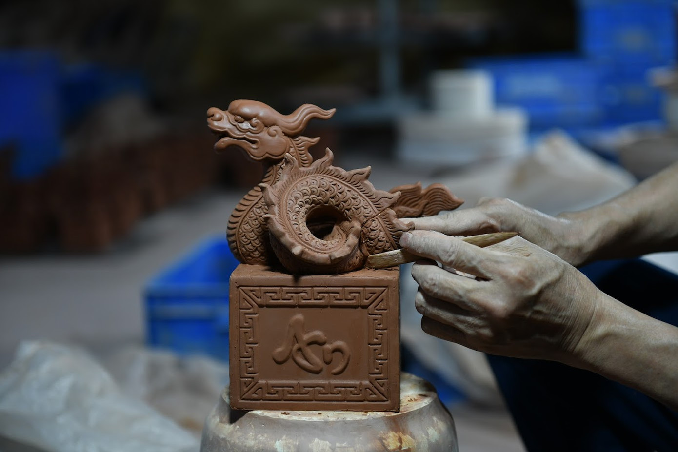 Ông Khoa cho biết: "Sản phẩm chính của xưởng năm nay là ấn rồng được lấy cảm hứng từ chiếc ấn 'Hoàng đế chi bảo' và được tạo hình dựa theo cảm hứng từ rồng thời Lê ở Điện Kính Thiên - Hoàng thành Thăng Long".