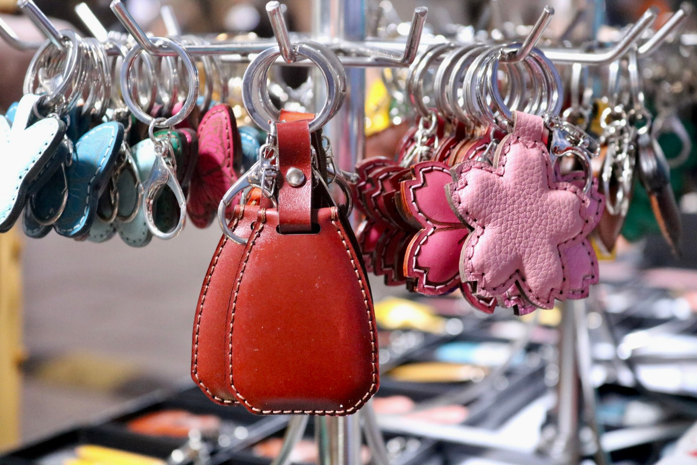 Hội chợ diễn ra từ ngày 25/4 đến hết ngày 28/4 vào khung giờ từ 9h - 21h.