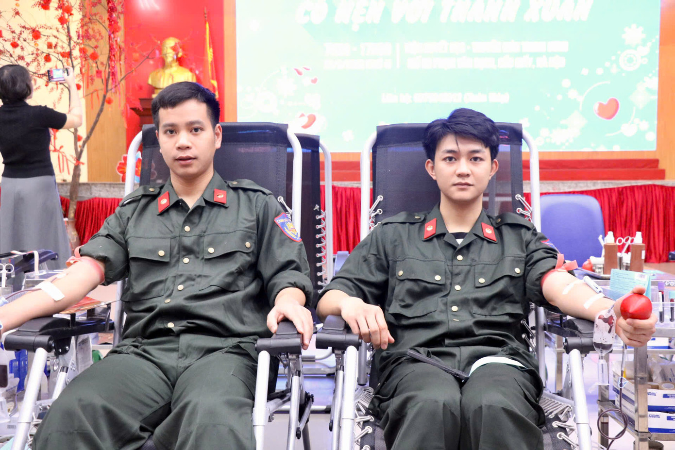 Chia sẻ tại chương trình, ông Nguyễn Hà Thanh - Viện trưởng Viện Huyết học và Truyền máu Trung ương chia sẻ: "Tháng thanh niên là cơ hội để mỗi người trẻ hay bất kỳ ai đã và sẽ trải qua thời thanh xuân sôi nổi được thể hiện tinh thần xung kích, sáng tạo, cống hiến vì cộng đồng. Và đó là lý do tất cả chúng ta cùng "có hẹn với thanh xuân" tại đây", ông Thanh nói.