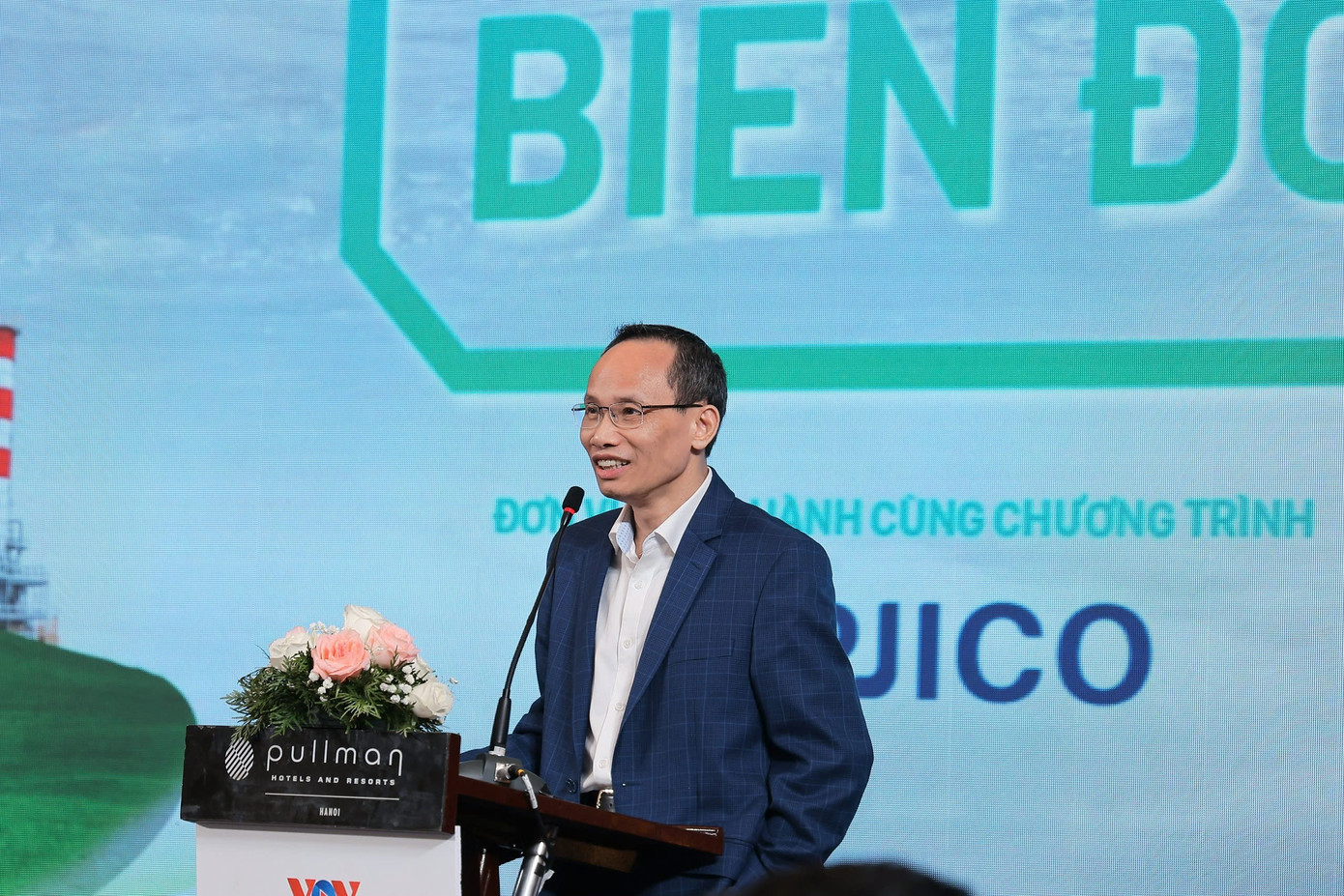 Chuyên gia kinh tế Cấn Văn Lực phát biểu tại diễn đàn.