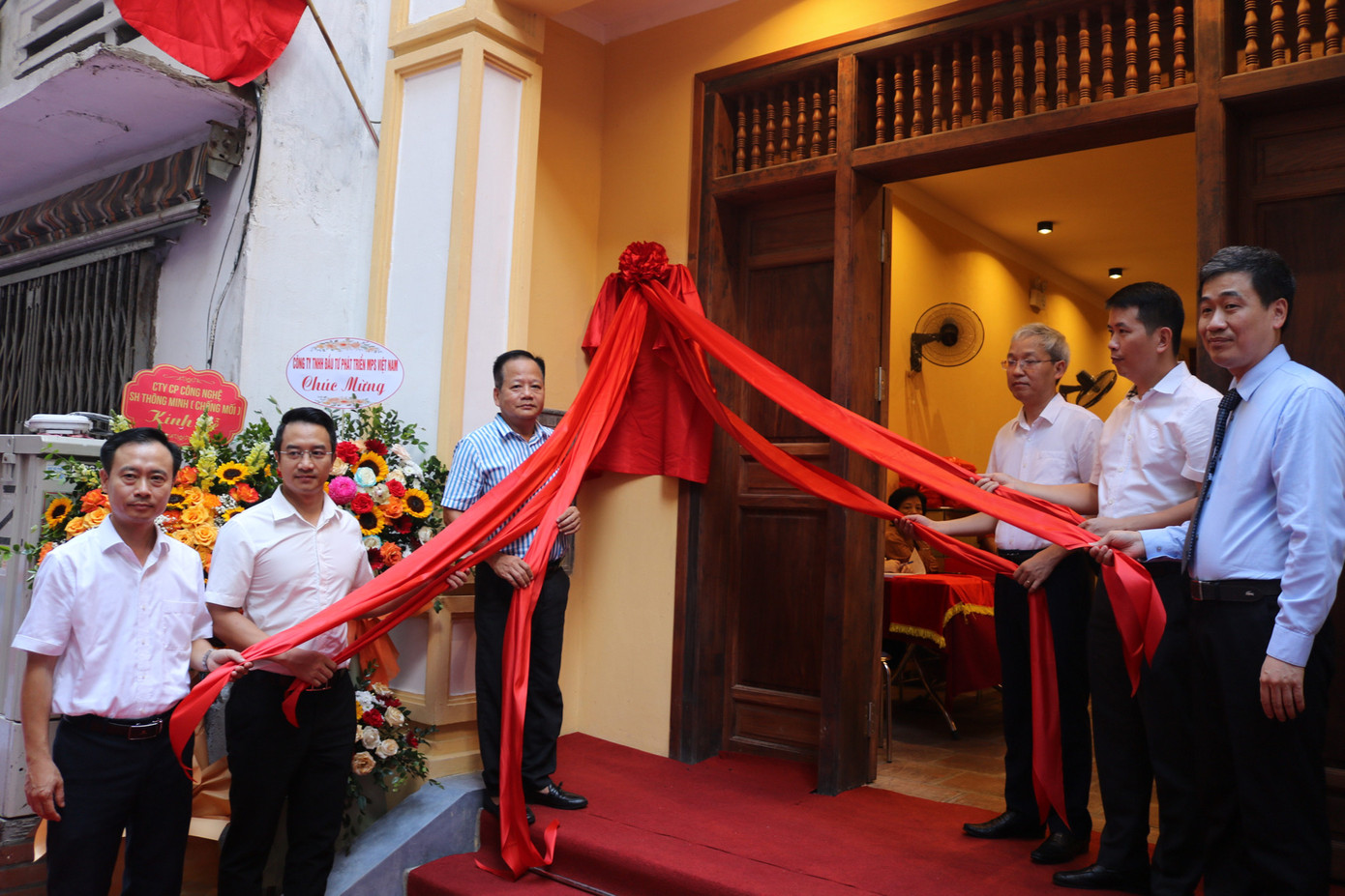 Đình Trung Yên được gắn biển tên mới sau tu sửa, tôn tạo (Ảnh: Lâm Thùy Dương)