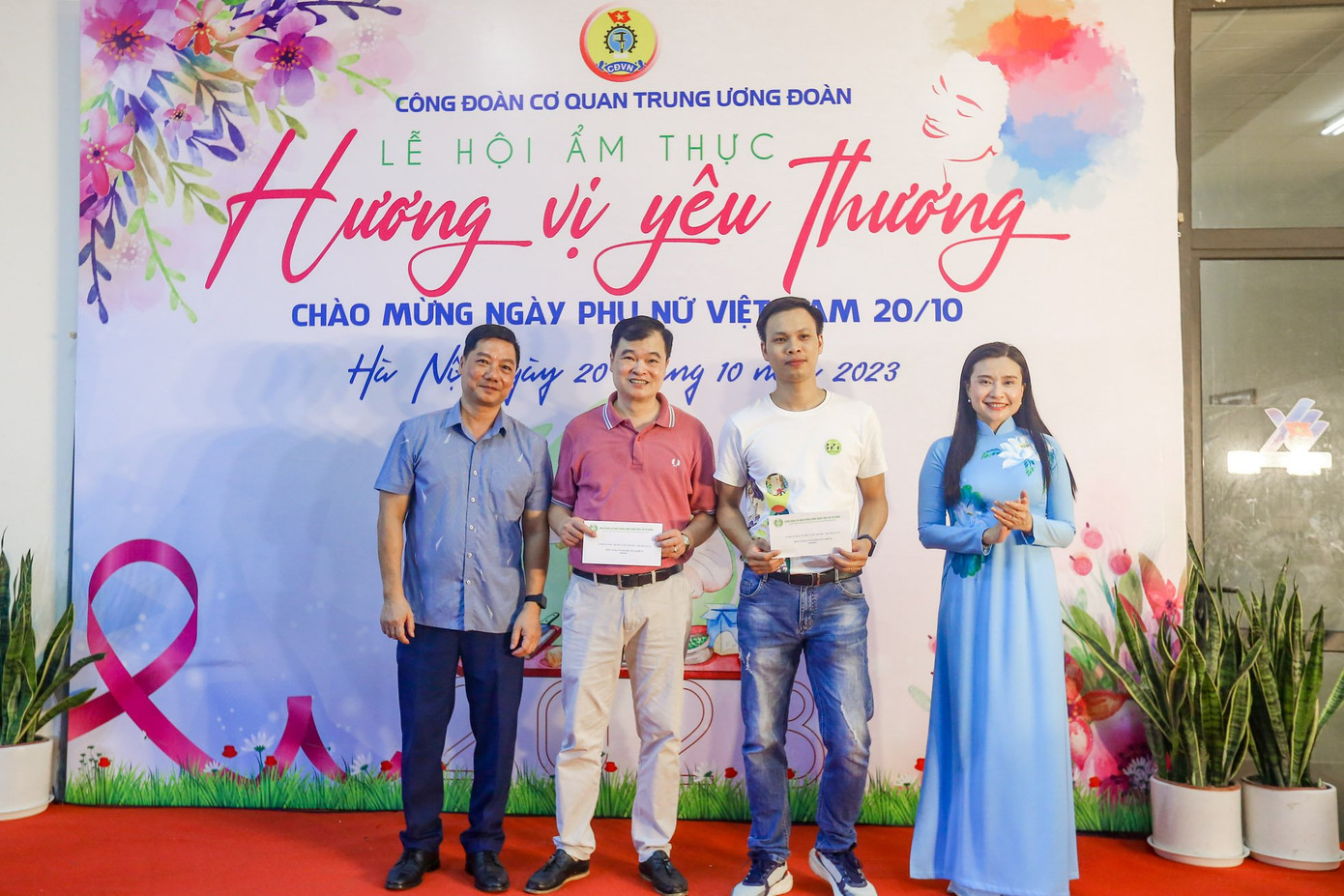 Hai đội Báo Tiền Phong và Nhà xuất bản Kim Đồng nhận giải Khuyến khích