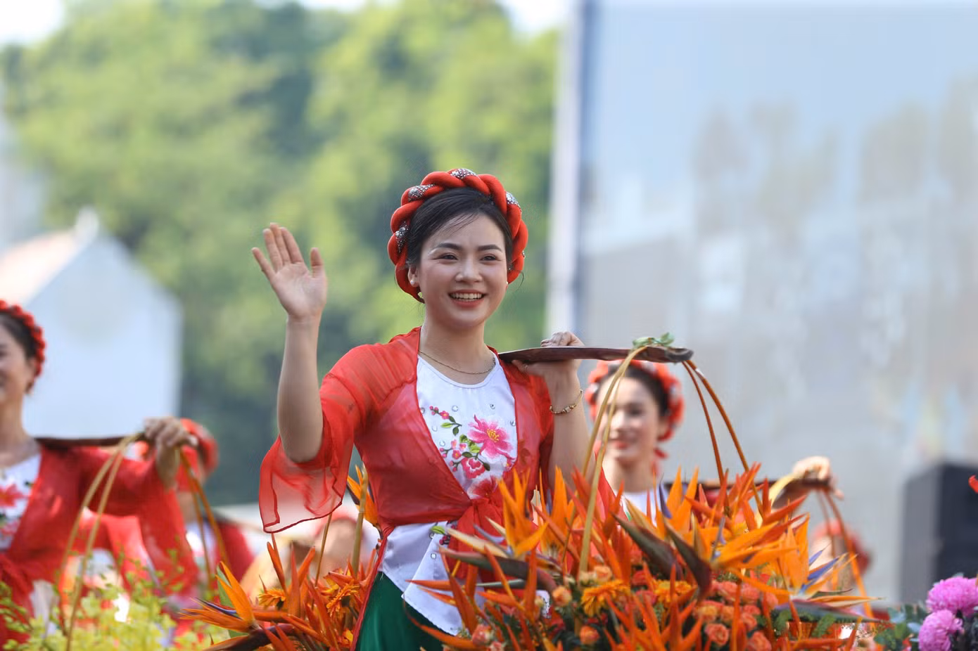 Chương trình mang ý nghĩa sâu sắc trong việc tôn vinh giá trị lịch sử của Ngày Giải phóng Thủ đô, đồng thời nhìn lại 25 năm Hà Nội đón nhận danh hiệu "Thành phố vì hòa bình" từ UNESCO, khẳng định những nỗ lực không ngừng của thành phố trong việc giữ gìn và phát huy các giá trị văn hóa, lịch sử. Đồng thời, xây dựng một Thủ đô ngày càng văn minh, hiện đại, hội nhập quốc tế.