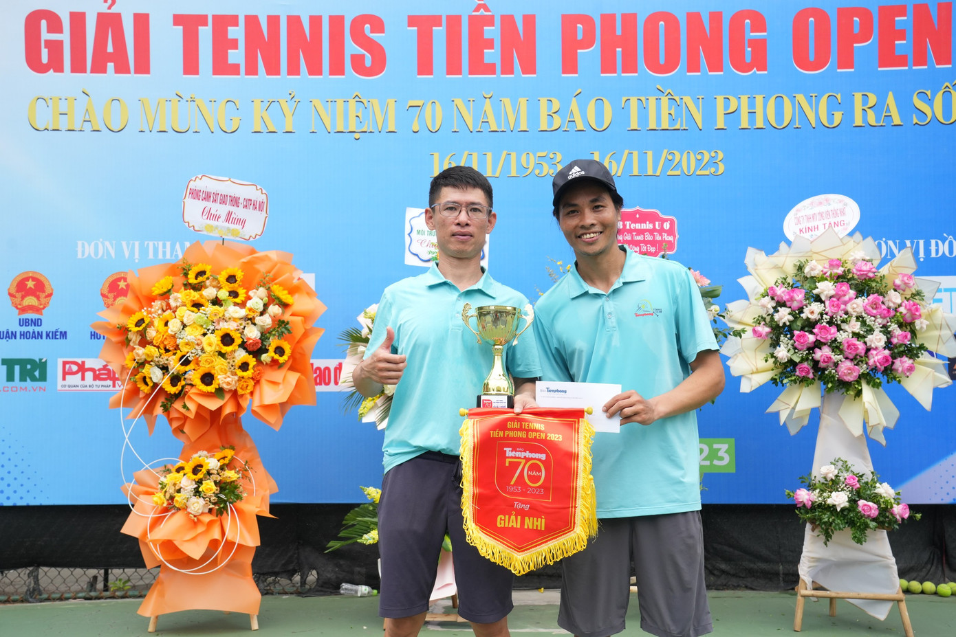 Giải Nhì thuộc về cặp đôi vận động viên Nguyễn Trinh Thành, Nguyễn Văn Dũng (báo Tiền Phong)