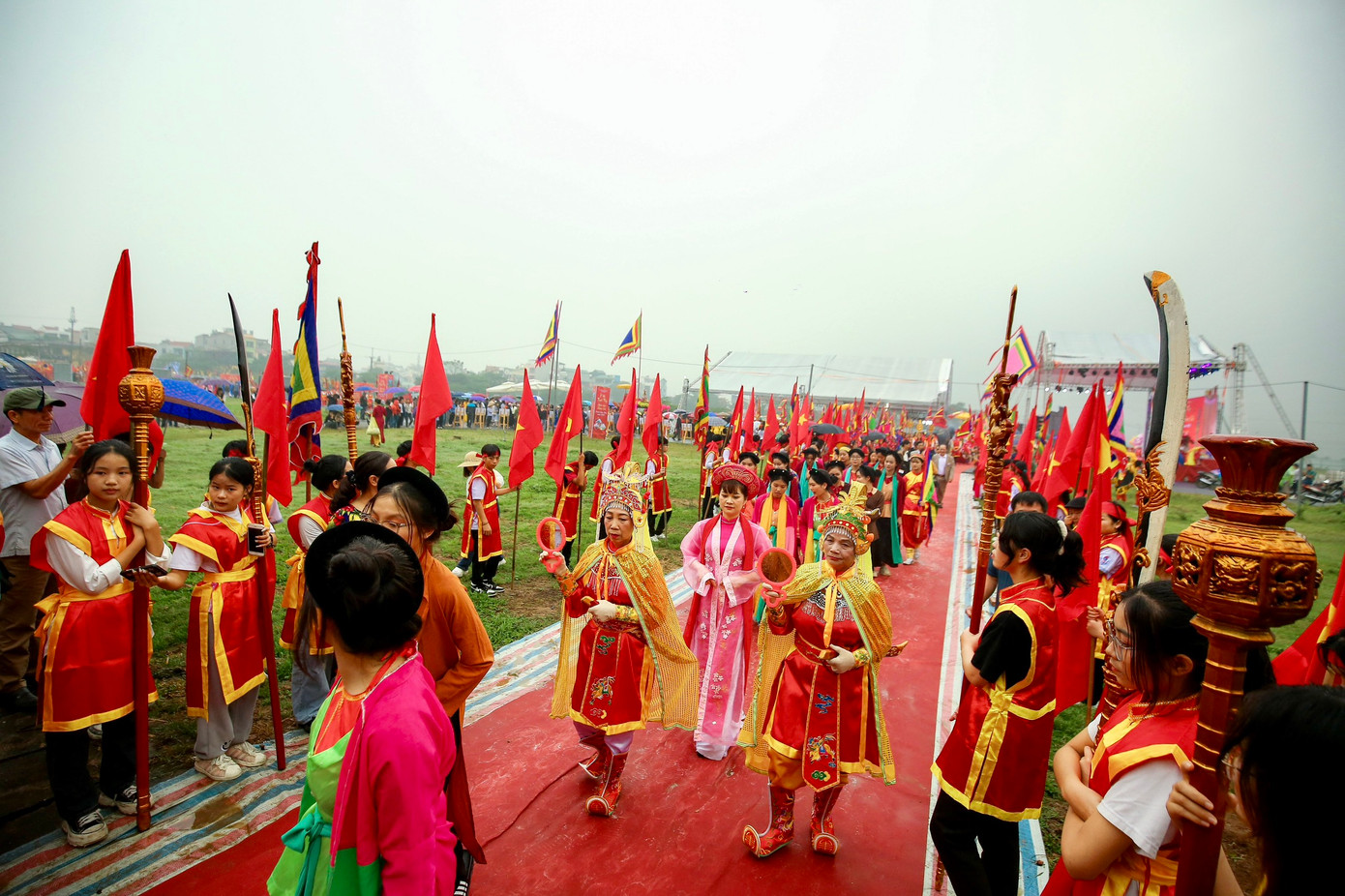 Chủ tịch UBND xã Tân Hội cho biết các phong trào đội văn nghệ quần chúng được duy trì ở bốn thôn. Trong đó câu lạc bộ Chèo tàu được phát triển rộng rãi trong nhân dân và đào tạo nhiều lớp học hát nhằm đưa nghệ thuật hát Chèo tàu trở thành món ăn tinh thần không thể thiếu được trong những ngày lễ hội, đình đám.