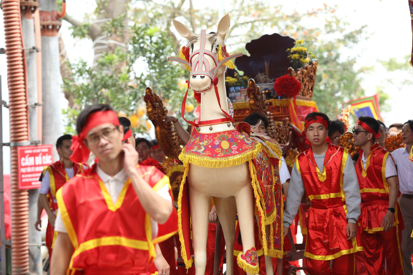 Trong 3 ngày lễ hội có tổ chức: Giao hiếu với 4 làng, Thi đấu thể thao Các trò chơi dân gian và 3 đêm liên hoan văn nghệ quần chúng. Thông qua Hội xuân truyền thống làng gốm, dân làng cầu mong mưa thuận gió hòa, quốc thái dân an, dân sinh an lành hạnh phúc, sản xuất tiêu thụ hanh thông, tăng cường khối đại đoàn kết…