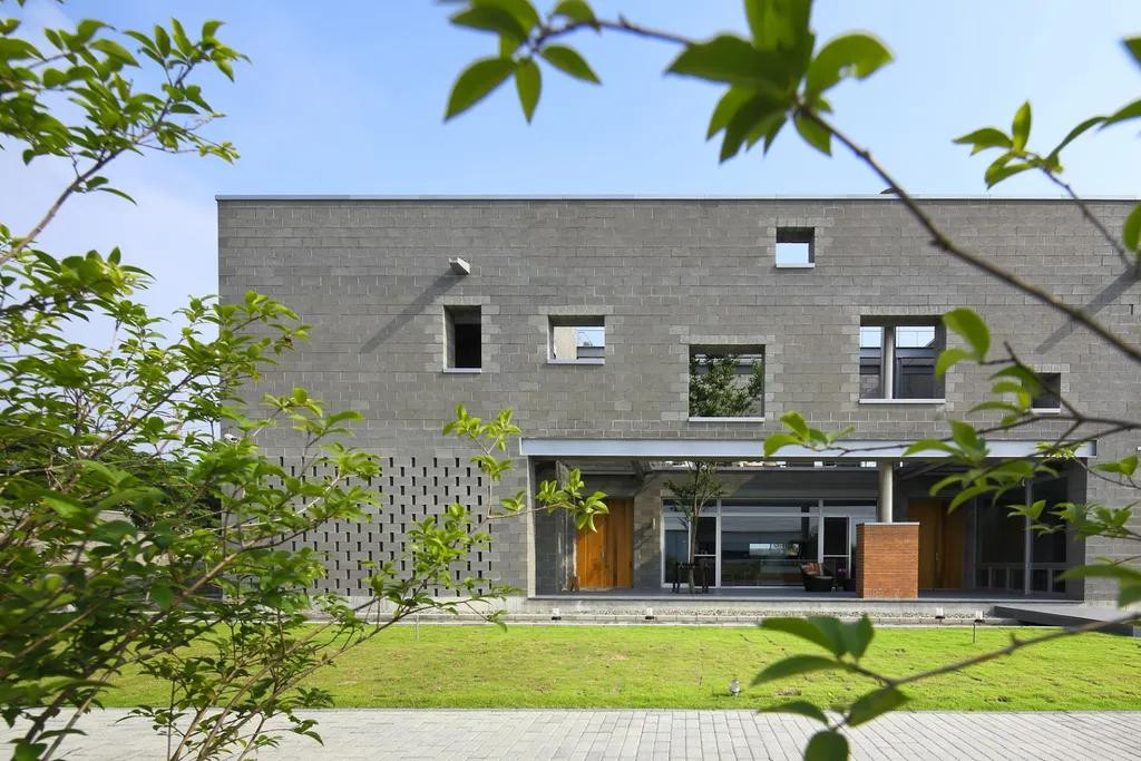 Mẫu nhà được xây dựng bằng gạch không nung. Mẫu nhà được xây dựng bằng gạch không nung.