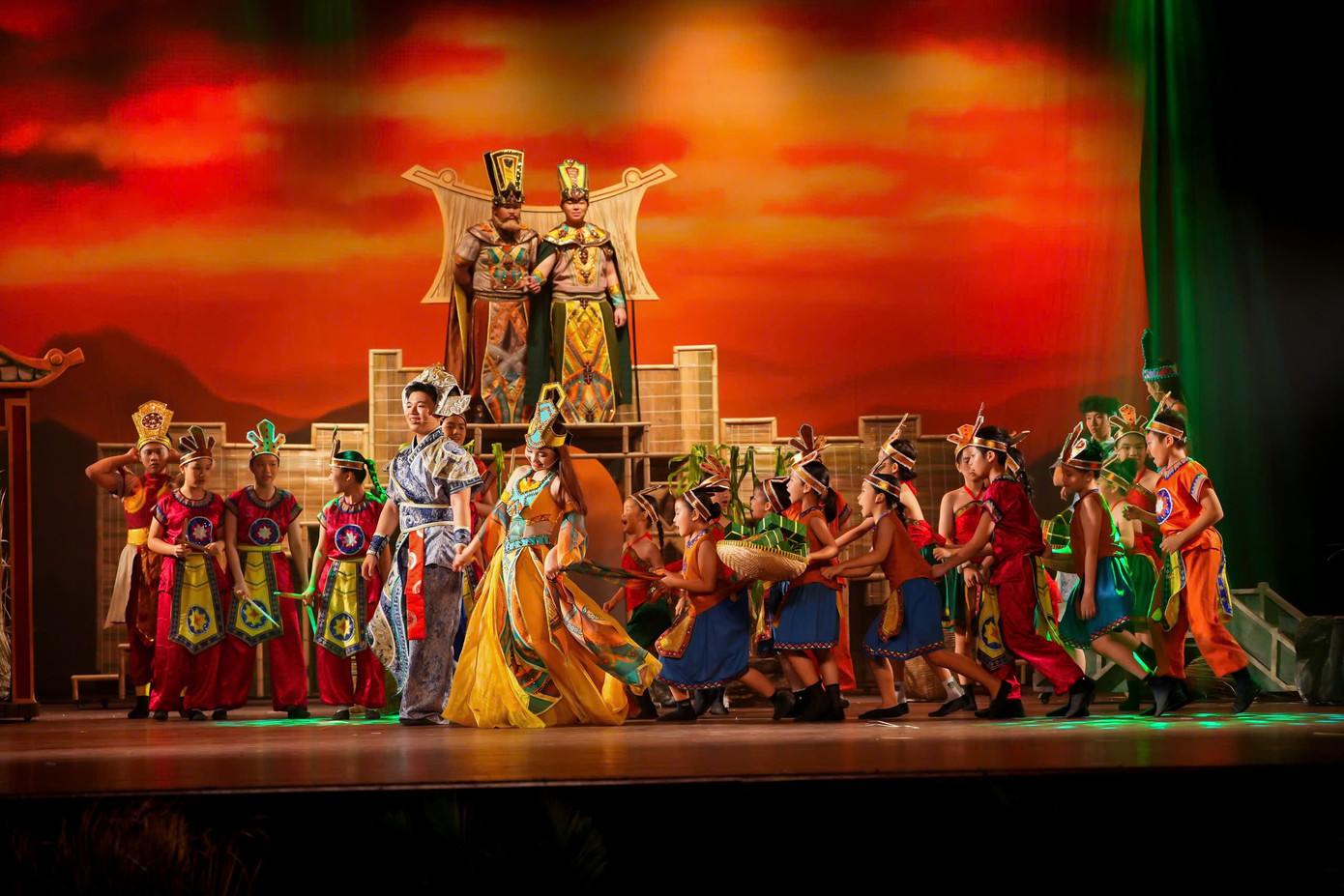 Các em học sinh nhập vai như những nghệ sĩ chuyên nghiệp