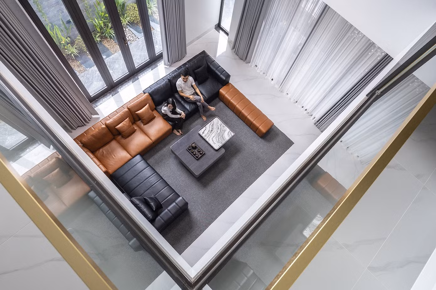 Không gian nội thất được thiết kế hiện đại và có phần trẻ trung hơn theo yêu cầu của gia chủ.