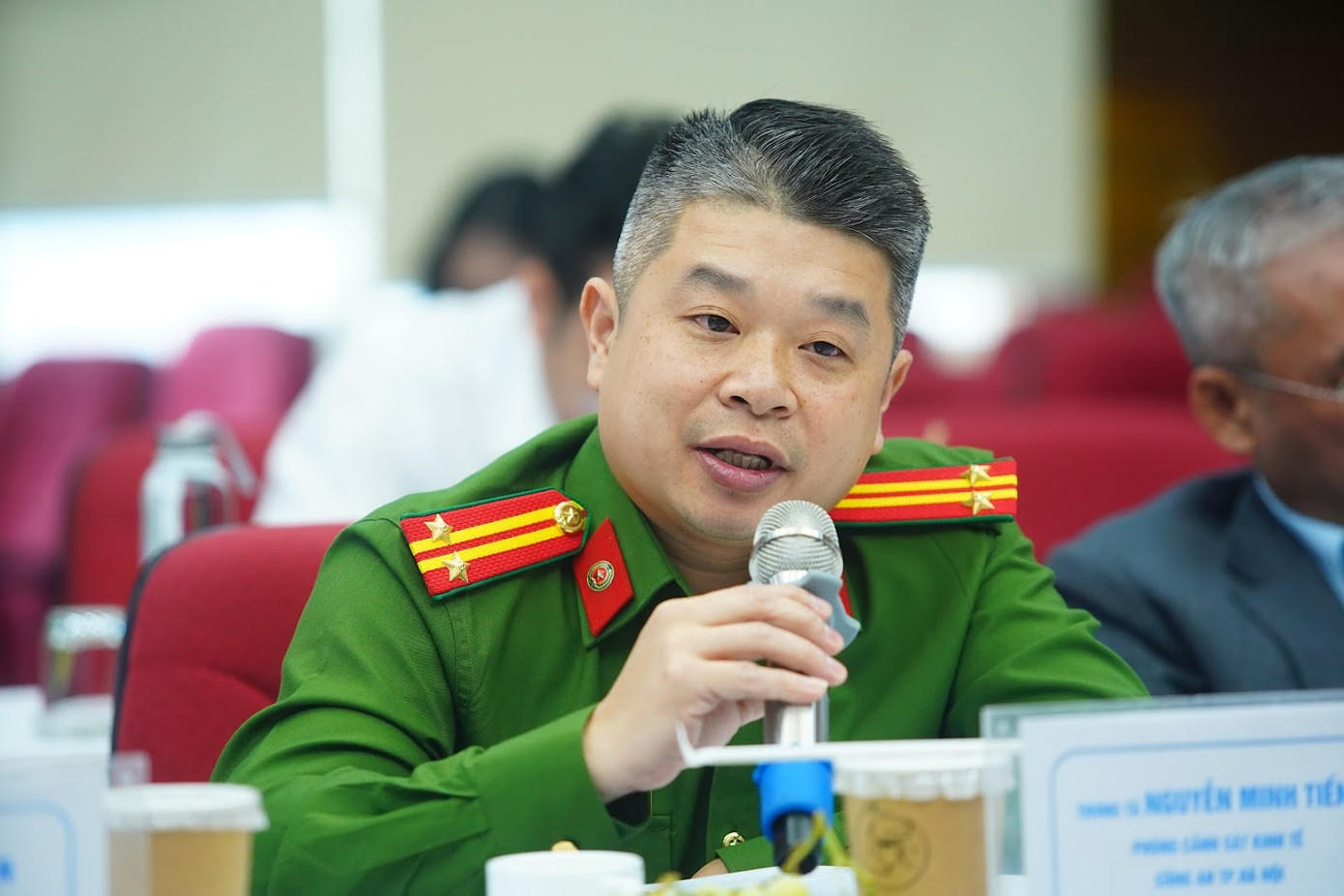 Trung tá Nguyễn Minh Tiến, Phòng Cảnh sát Kinh tế, Công an TP.Hà Nội phát biểu tại toạ đàm. Trung tá Nguyễn Minh Tiến, Phòng Cảnh sát Kinh tế, Công an TP.Hà Nội phát biểu tại toạ đàm.