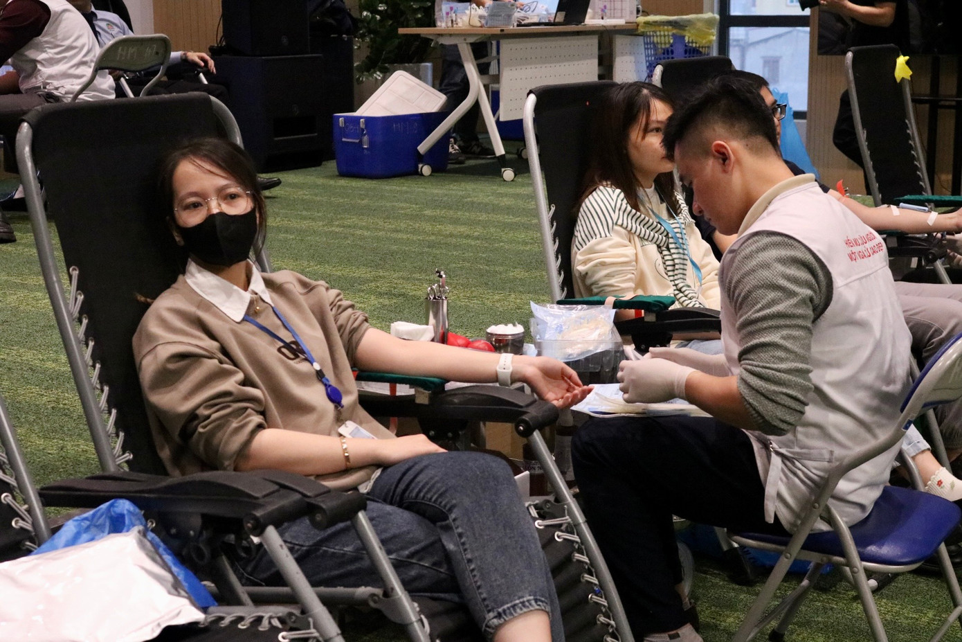 Cũng có những căng thẳng đối với người lần đầu hiến máu.