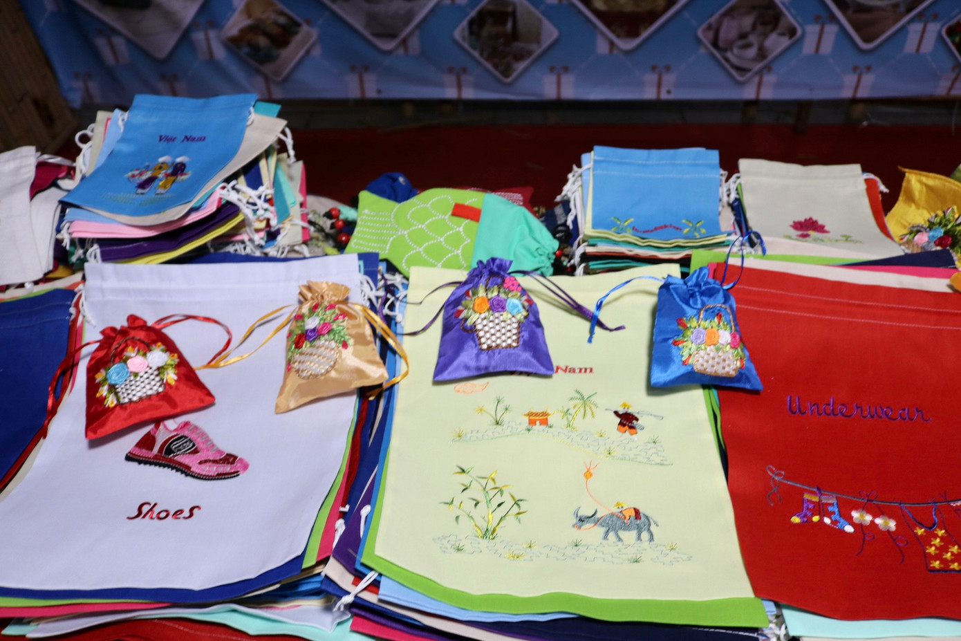 Hội chợ diễn ra từ ngày 25/4 đến hết ngày 28/4 vào khung giờ từ 9h - 21h.