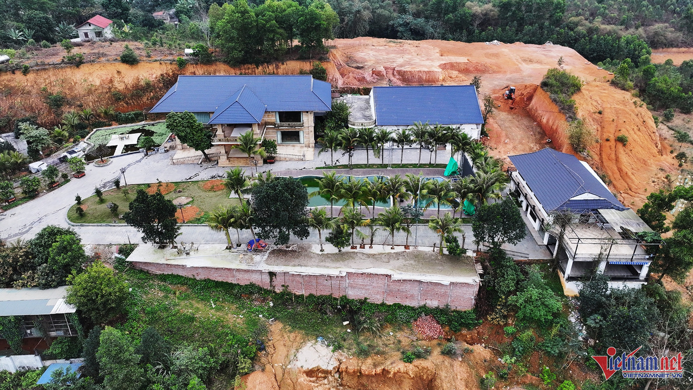 Biệt phủ bề thế của Tuấn "trắng". Ảnh: Đức Hoàng Biệt phủ bề thế của Tuấn "trắng". Ảnh: Đức Hoàng