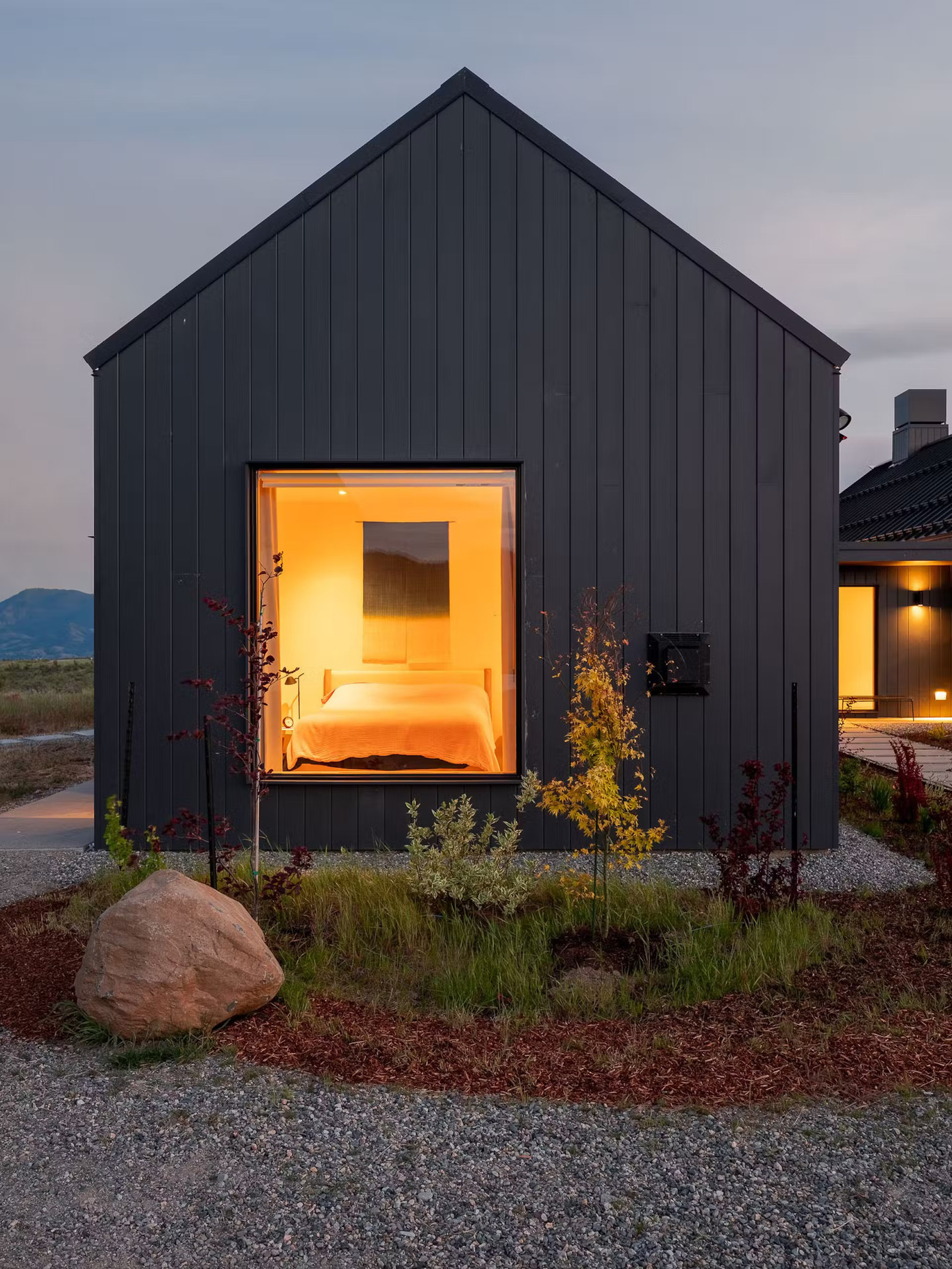 Cấu trúc phụ của ngôi nhà bao gồm các phòng ngủ được thiết kế riêng biệt để mang lại sự thoải mái tối đa và không gian riêng tư cho các thành viên trong gia đình. Cấu trúc phụ của ngôi nhà bao gồm các phòng ngủ được thiết kế riêng biệt để mang lại sự thoải mái tối đa và không gian riêng tư cho các thành viên trong gia đình.