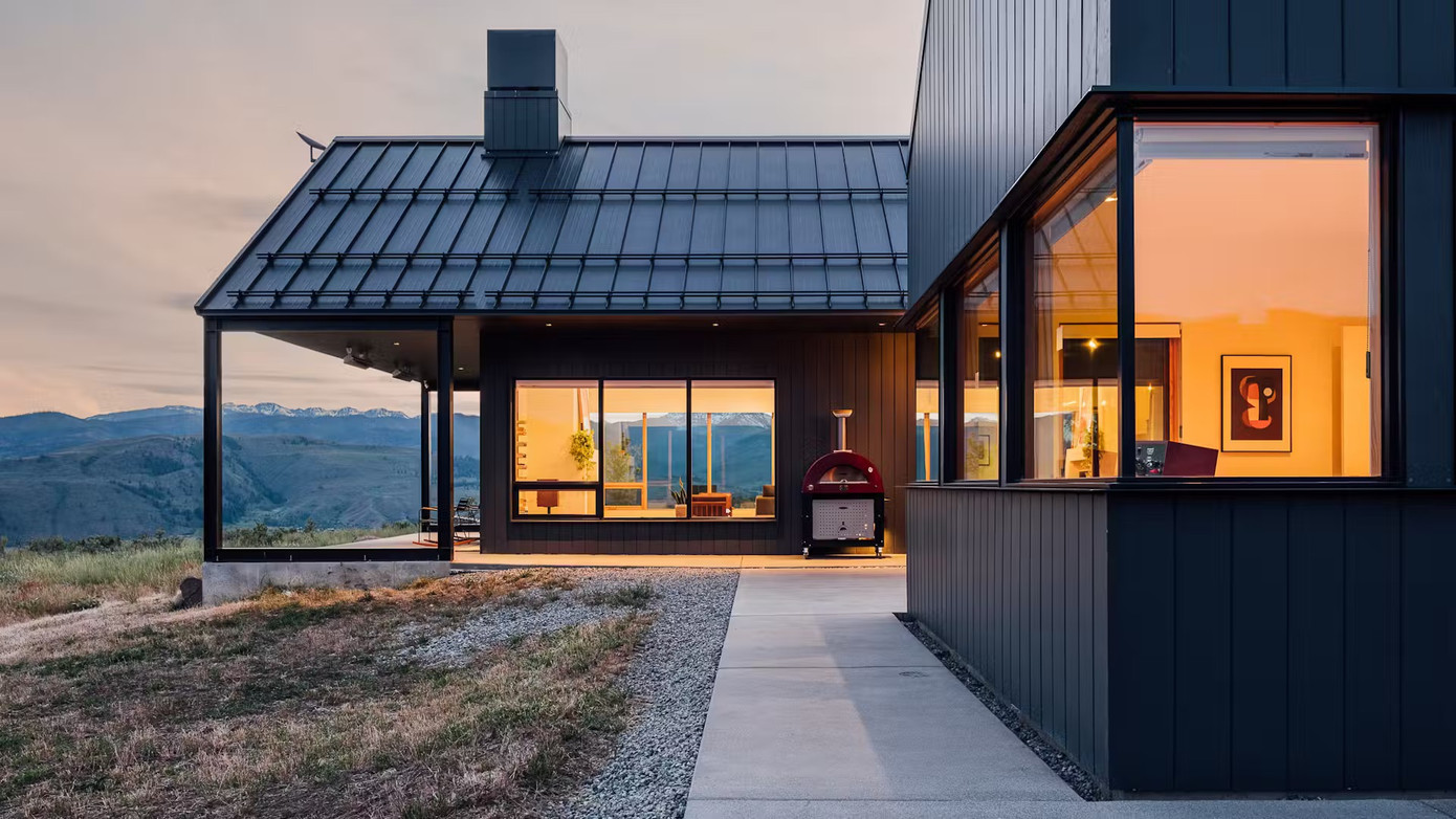 Kiến trúc sư phát triển ý tưởng tạo không gian mở cho ngôi nhà bằng những ô cửa kính lớn. Kiến trúc sư phát triển ý tưởng tạo không gian mở cho ngôi nhà bằng những ô cửa kính lớn.