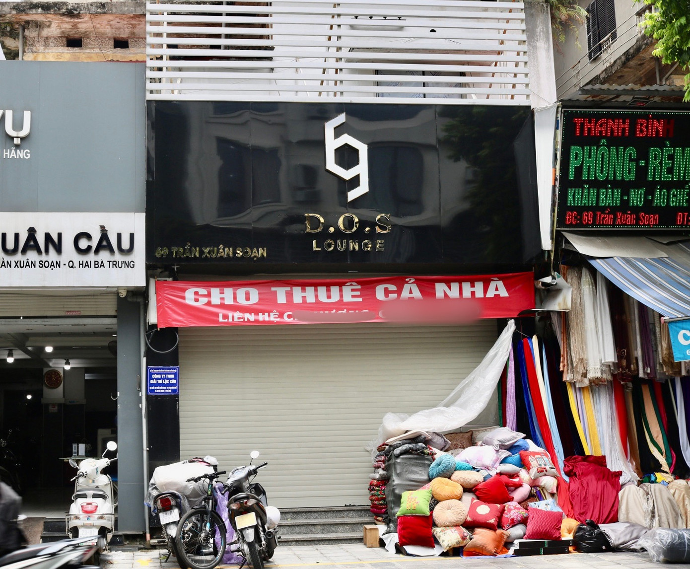 Trên đường Trần Xuân Soạn cũng có mặt bằng cho thuê nhưng đến nay vẫn "cửa đóng then cài". Trên đường Trần Xuân Soạn cũng có mặt bằng cho thuê nhưng đến nay vẫn "cửa đóng then cài".