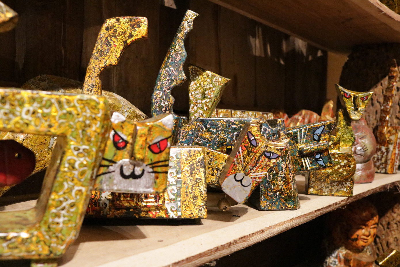 Mỗi chú mèo mang một màu sắc biểu cảm riêng