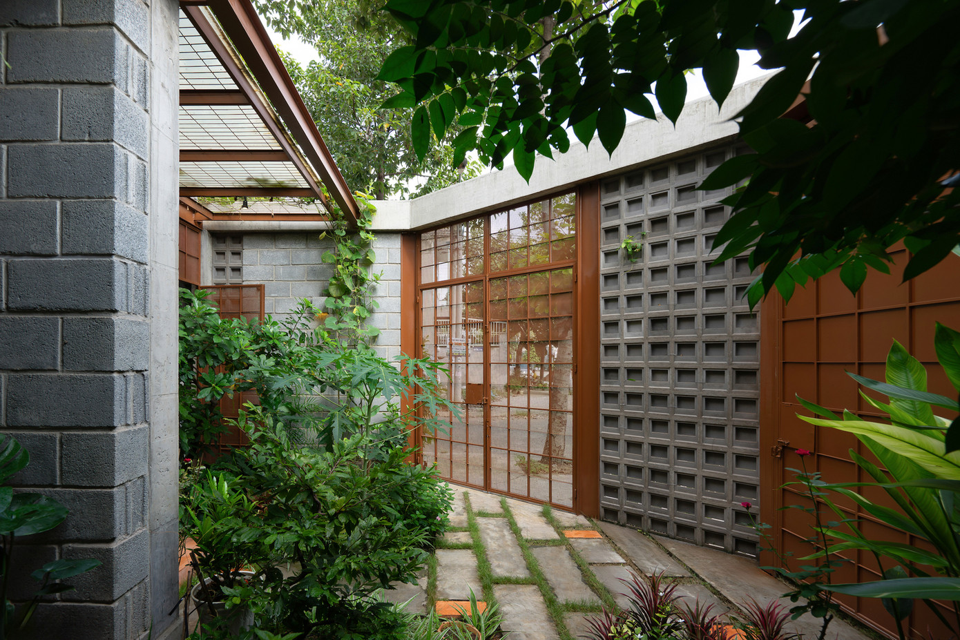 Bên cạnh việc đáp ứng nhu cầu thiết yếu của gia chủ, dự án còn hướng đến không lối sống sinh thái, thư giãn cho cả gia đình. Bên cạnh việc đáp ứng nhu cầu thiết yếu của gia chủ, dự án còn hướng đến không lối sống sinh thái, thư giãn cho cả gia đình.