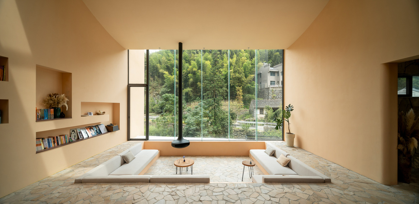 Không gian thư giãn có tầm nhìn thẳng ra rừng trúc, gợi nên nét bình yên giữa núi rừng. Không gian thư giãn có tầm nhìn thẳng ra rừng trúc, gợi nên nét bình yên giữa núi rừng.