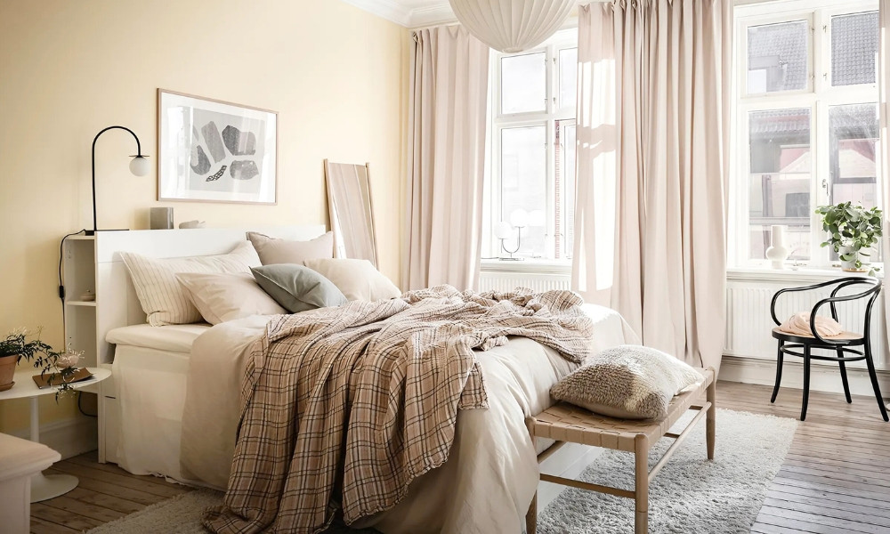 Màu sắc chủ đạo phong cách Bắc Âu thường là xám, trắng đen kết hợp cùng màu gỗ, xanh của cây cối (Ảnh: Livspace, Buyer Select)