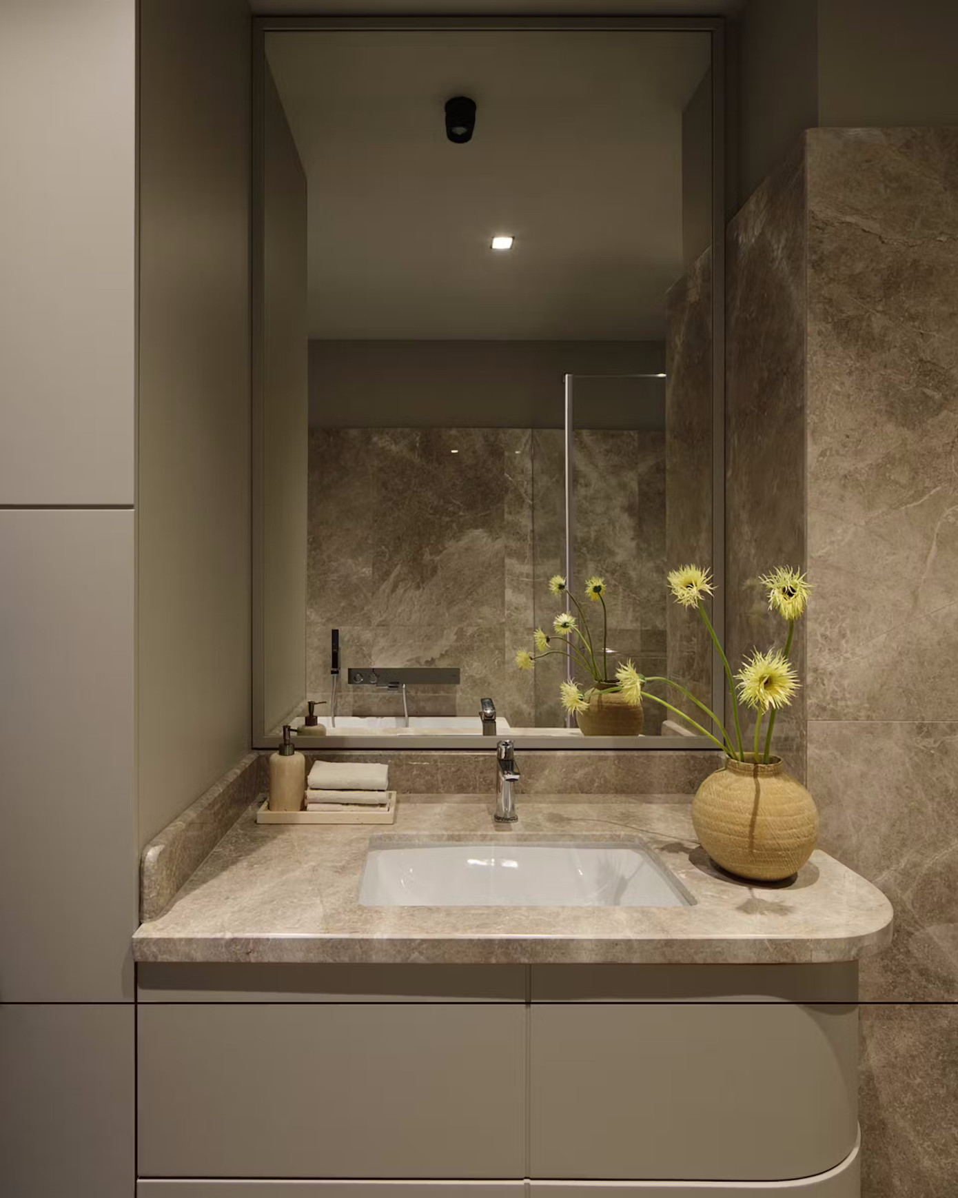 Không gian căn hộ không chỉ đẹp mà còn chạm tới cảm xúc.